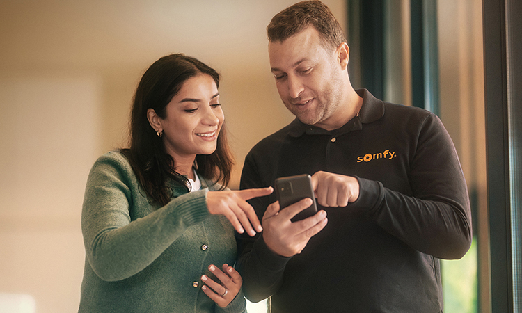 Udělejte domovy svých zákazníků chytřejšími a podpořte své podnikání s TaHoma® switch